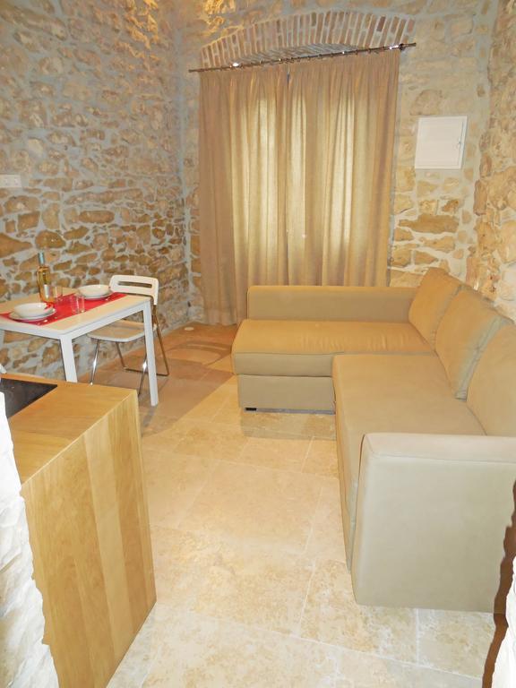Stone House Apartments Бртонигла Экстерьер фото