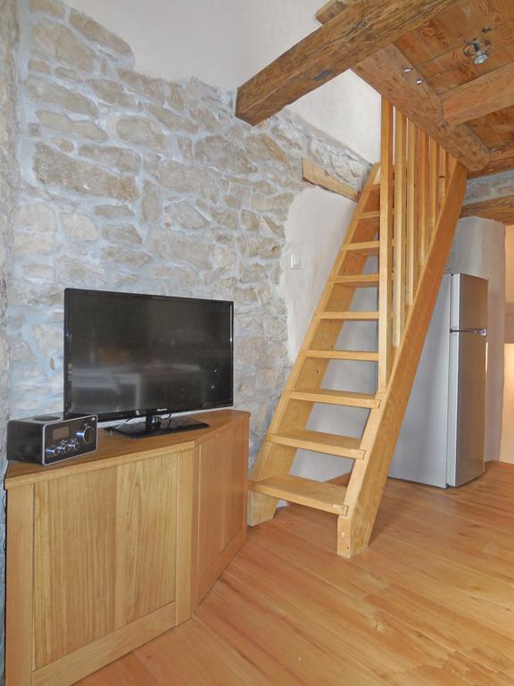 Stone House Apartments Бртонигла Экстерьер фото